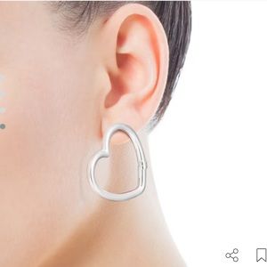 ❌❌SOLD ❌❌New TOUS
Large Silver Hold heart Earrings